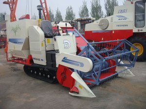 Self-propelled Rice Harvester